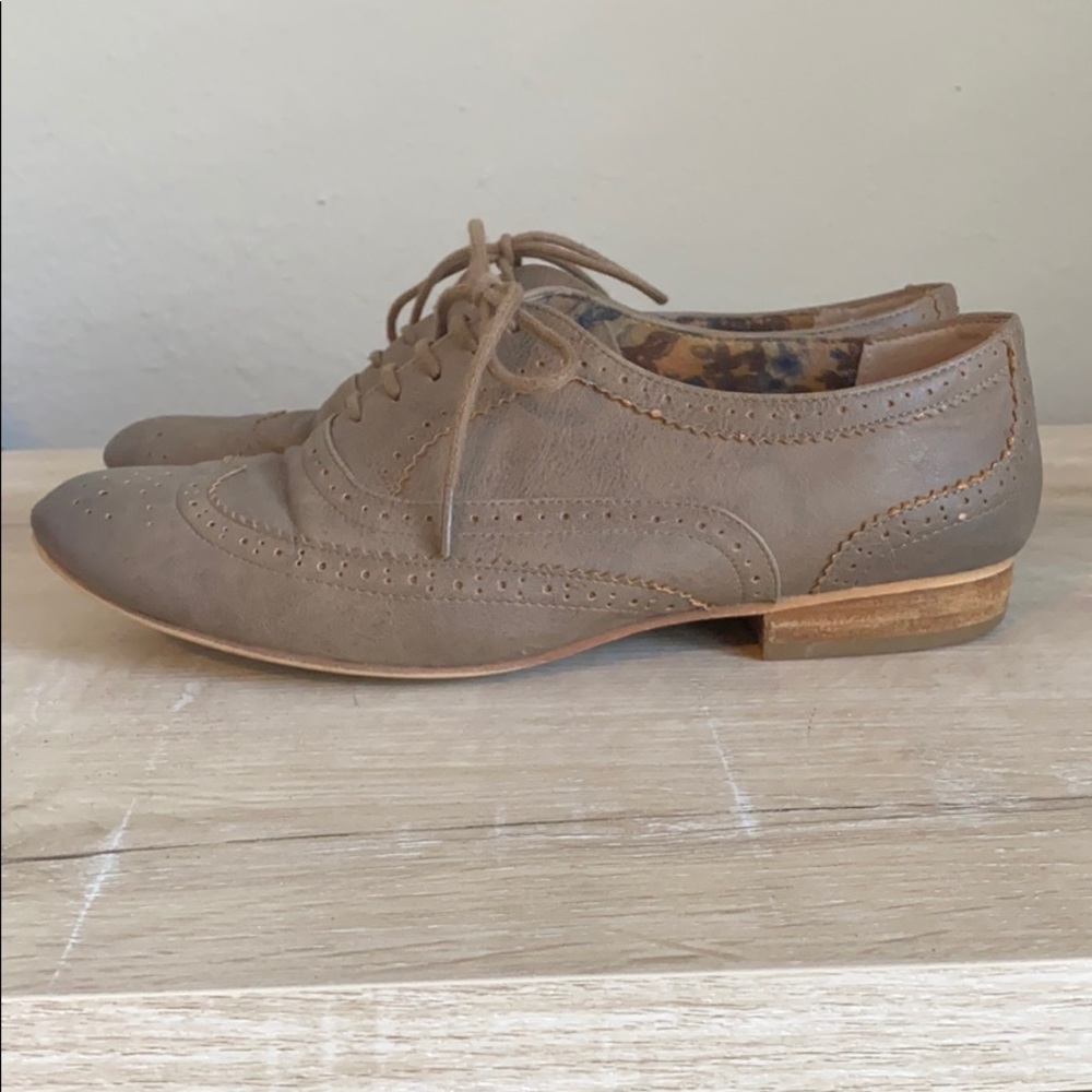Grey Oxford flats
